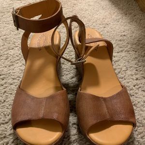 Brown leather womens pumps. Great condition. Size 9.5.
